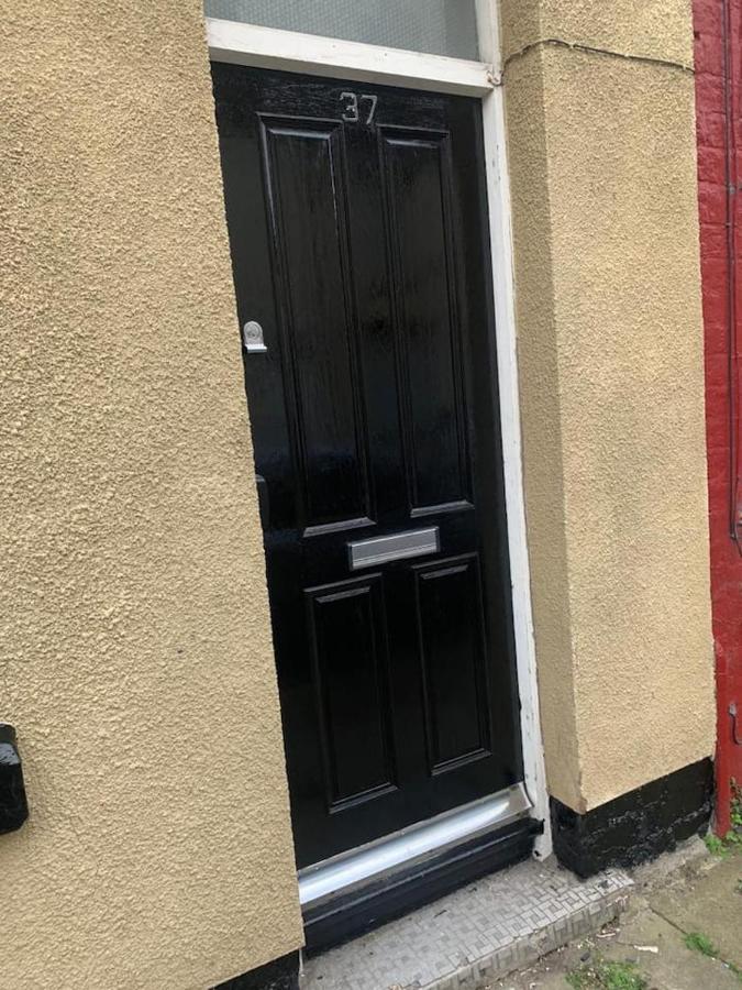 Next To Liverpool Stadium Apartment Exterior foto